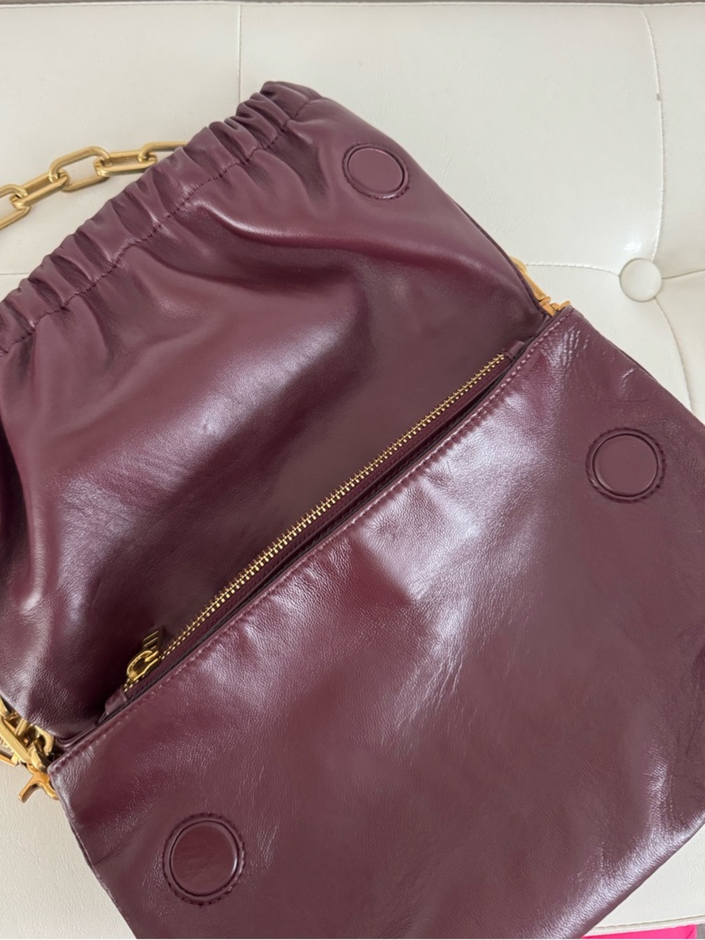 Zadig & Voltaire Rockyssime Burgundy Leather Shoulder Bag with Gold Chain - Picture 5 of 17